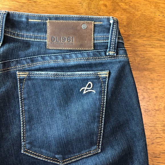 DL1961 Lindsey Jeans sz 26 (29x26) - Picture 5 of 11